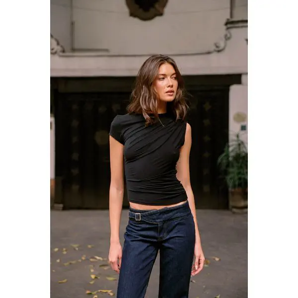 Zoom 35964550 1766067755308 Sandler Top Black With Jean 01